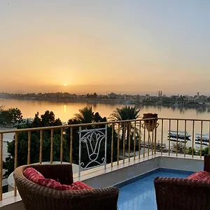 555-studios-flats.hotels-luxor-egypt.com/