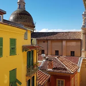 https://apt-sunny-in-heart-of-old-town.fr-provencehotel.com