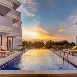 https://wyndham-garden-kuta-beach-bali.hotelsseminyak.net