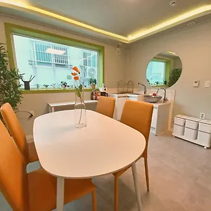 Гостевой дом Four Seasons House, Сеул