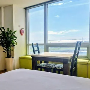 Apartment Cozy - Experience Like Comfort