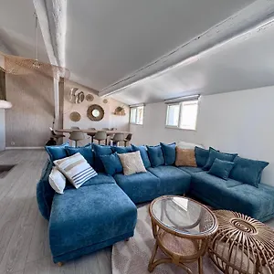 https://apt-superbe-loft-vue-vieux-port-en-1ere-ligne.fr-provencehotel.com